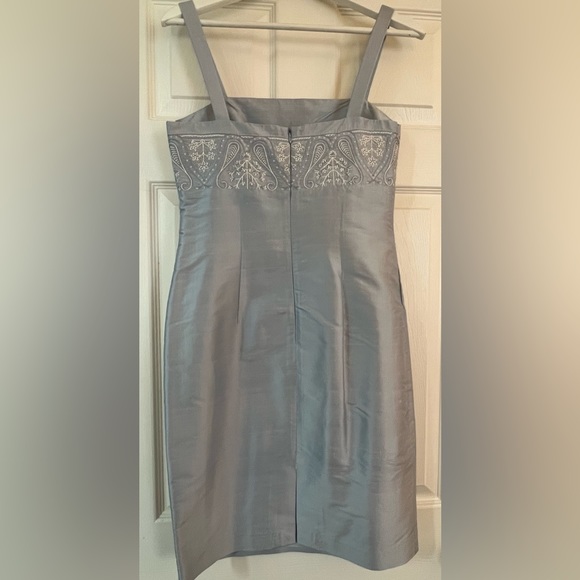 Ann Taylor Cocktail Dress - Beautiful Embroidery Size 4 - Picture 8 of 9